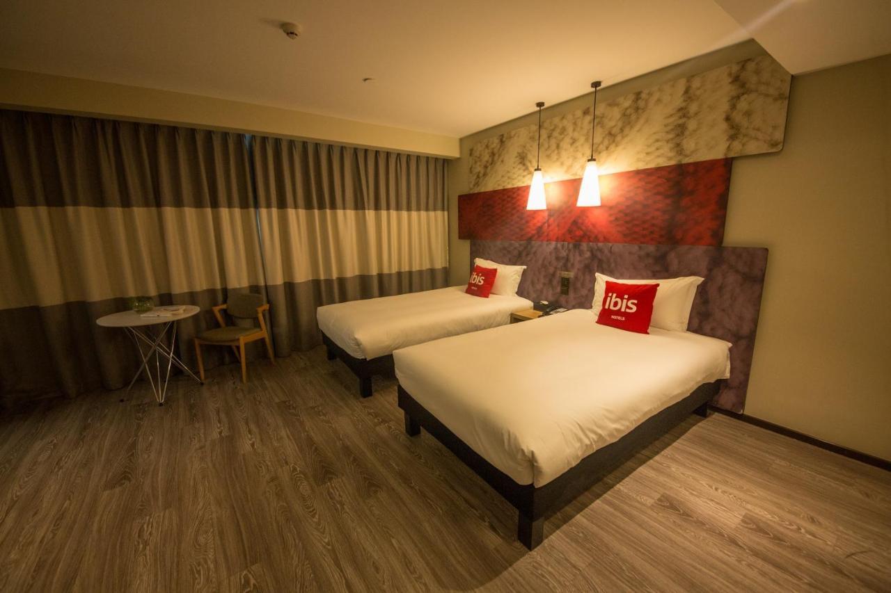 Ibis Urumqi Weixing Square Hotel Dış mekan fotoğraf