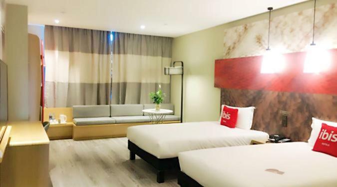 Ibis Urumqi Weixing Square Hotel Dış mekan fotoğraf