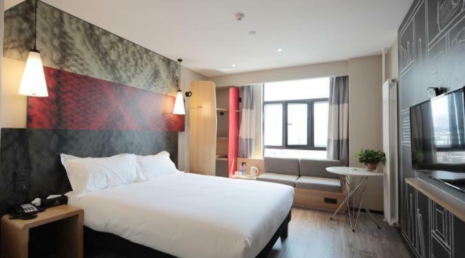 Ibis Urumqi Weixing Square Hotel Dış mekan fotoğraf