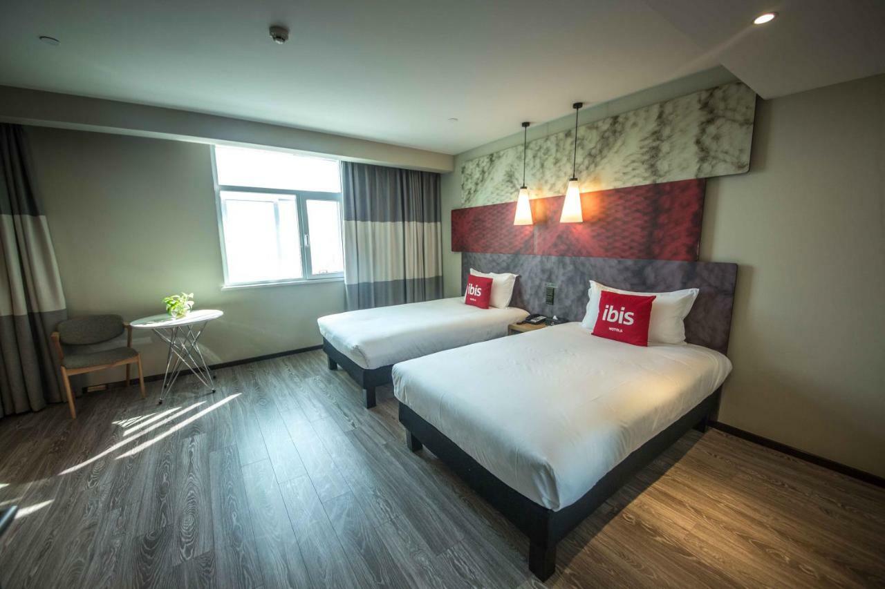 Ibis Urumqi Weixing Square Hotel Dış mekan fotoğraf